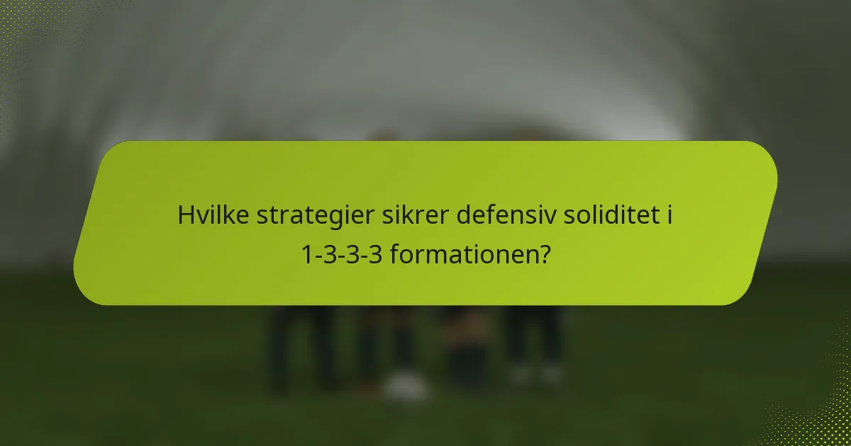 Hvilke strategier sikrer defensiv soliditet i 1-3-3-3 formationen?